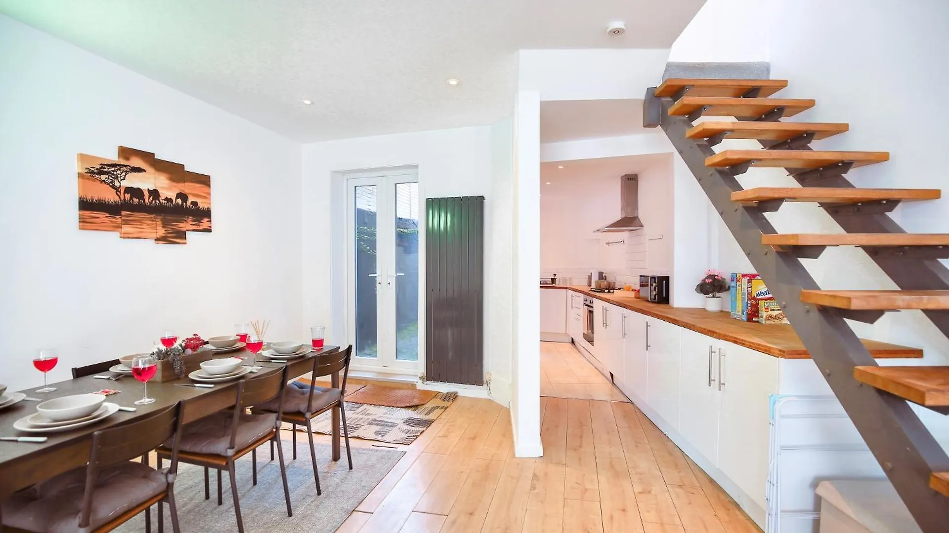 Three Bedroom House By Peacegrove Homes Short Lets & Serviced Accommodation Brighton With Free Wifi & Pet Friendly