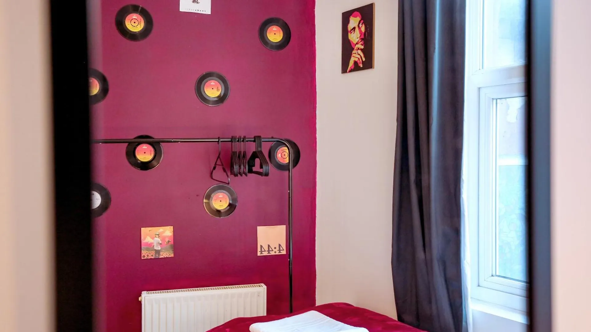 Three Bedroom House By Peacegrove Homes Short Lets & Serviced Accommodation Brighton With Free Wifi & Pet Friendly Appartement