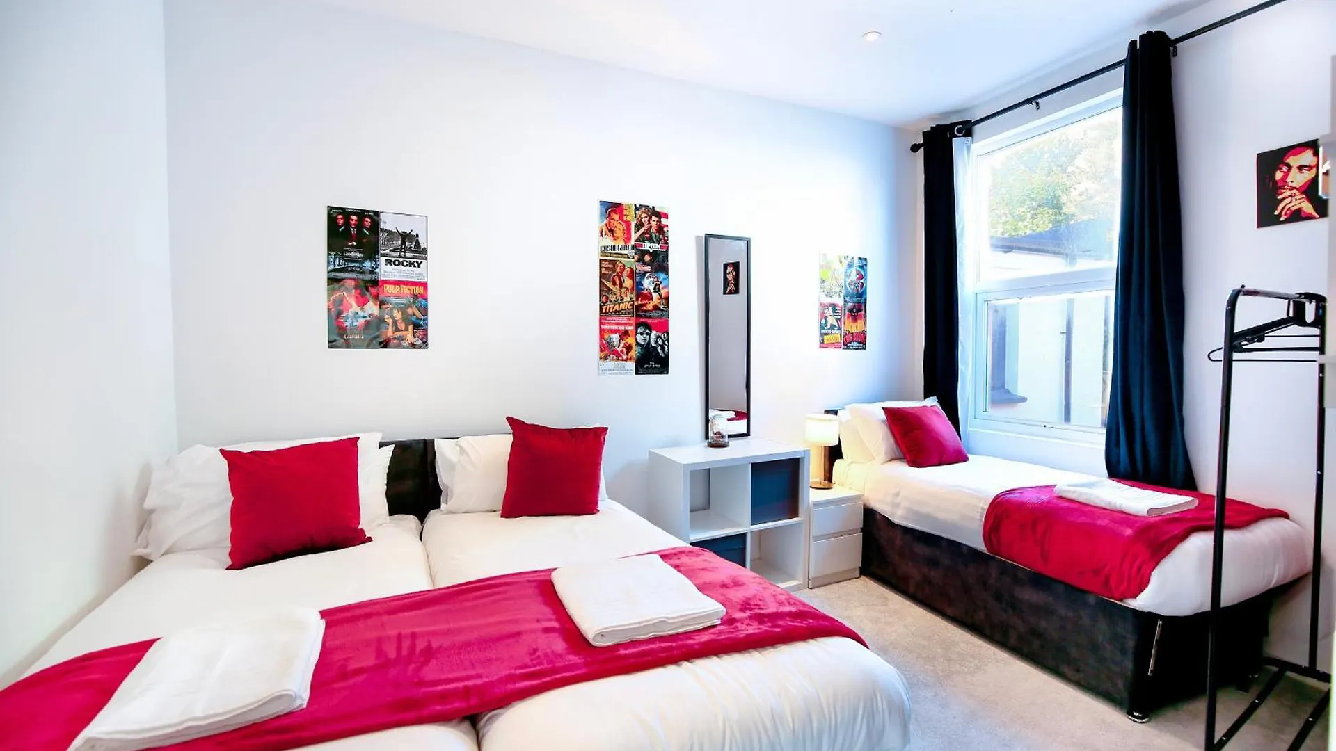 Three Bedroom House By Peacegrove Homes Short Lets & Serviced Accommodation Brighton With Free Wifi & Pet Friendly Royaume-Uni