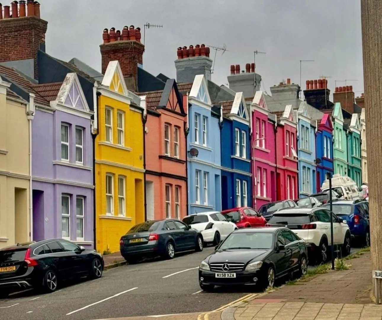Three Bedroom House By Peacegrove Homes Short Lets & Serviced Accommodation Brighton With Free Wifi & Pet Friendly Apartment