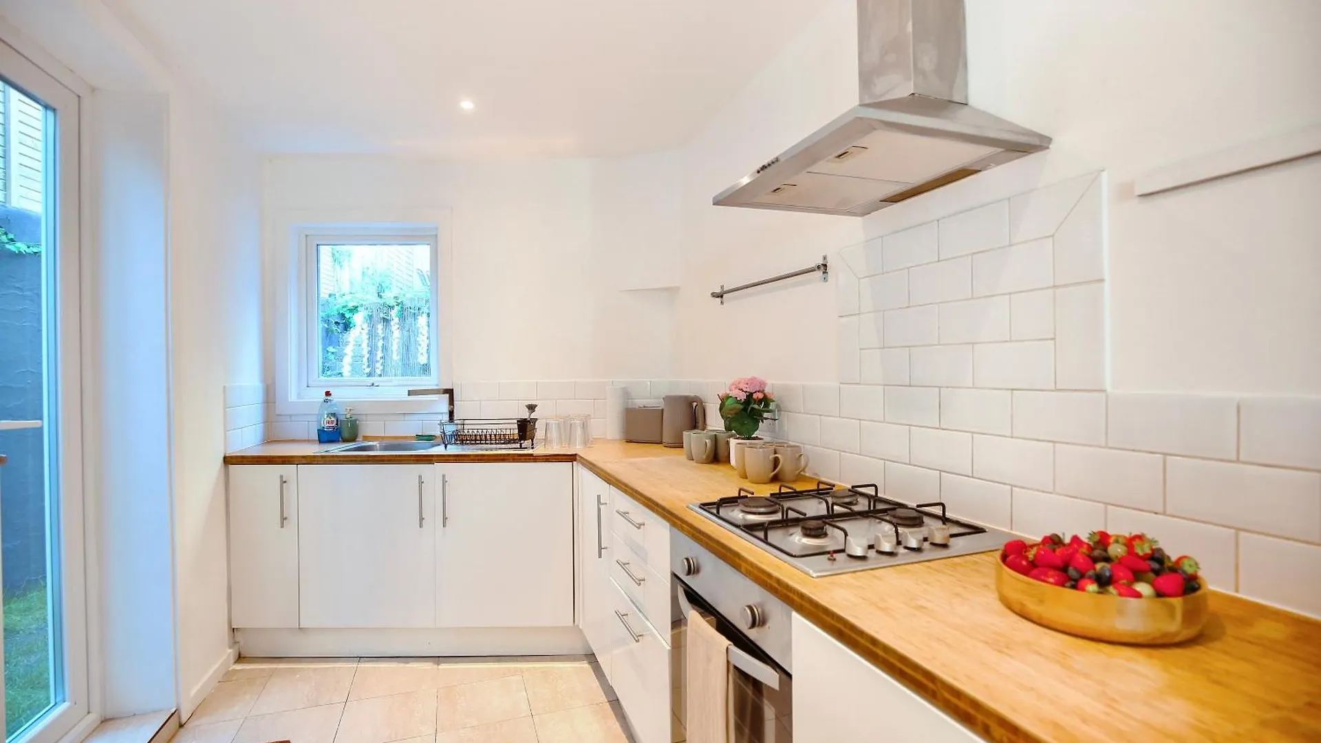 Apartment Three Bedroom House By Peacegrove Homes Short Lets & Serviced Accommodation Brighton With Free Wifi & Pet Friendly