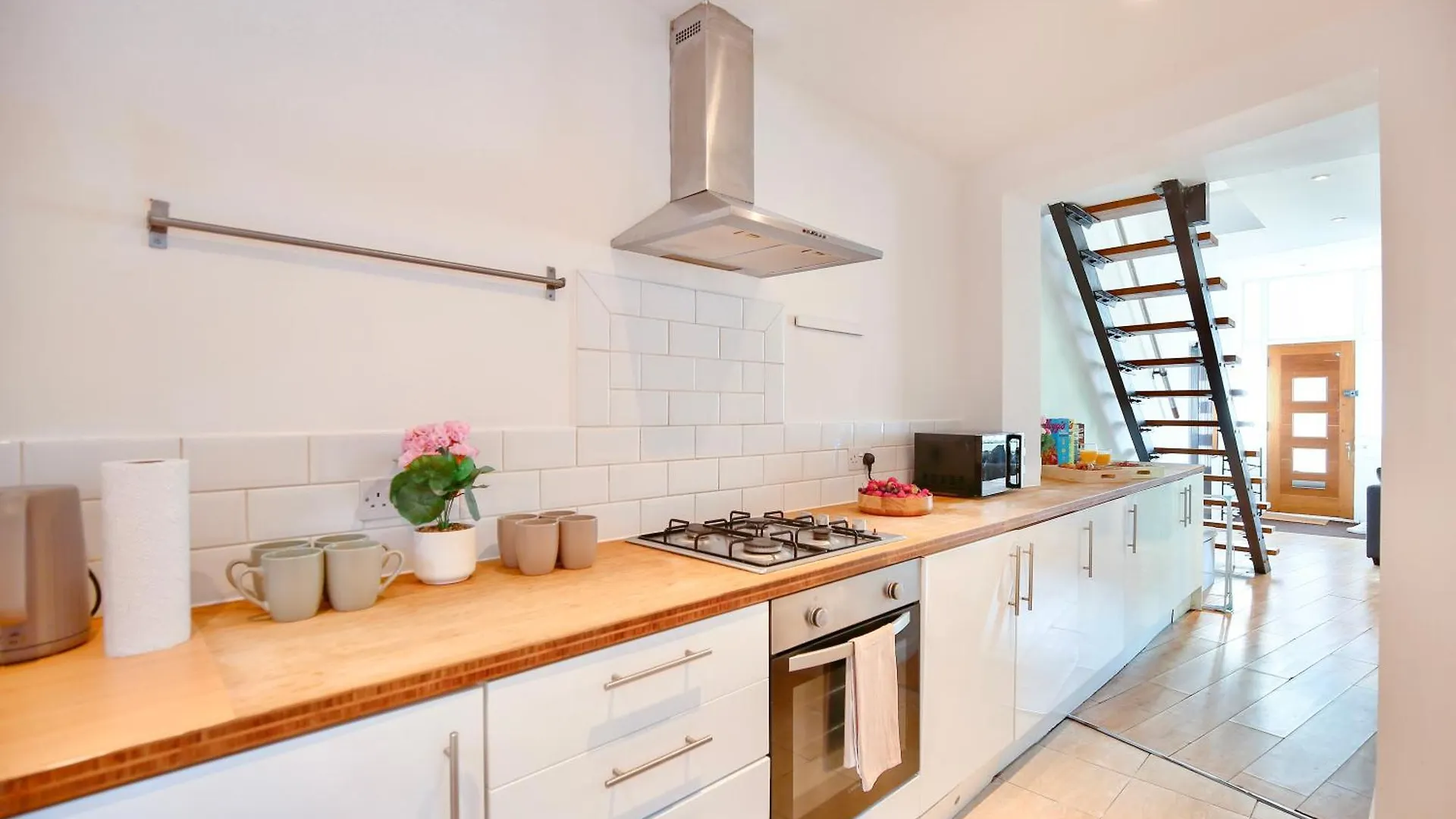 Three Bedroom House By Peacegrove Homes Short Lets & Serviced Accommodation Brighton With Free Wifi & Pet Friendly 0*,  United Kingdom